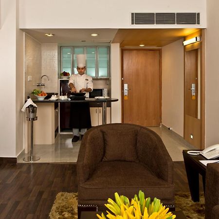 Red Fox By Lemon Tree Hotels, Bhiwadi Bagian luar foto