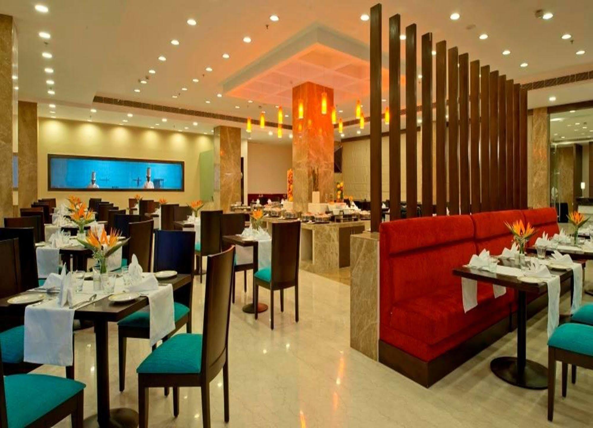 Red Fox By Lemon Tree Hotels, Bhiwadi Bagian luar foto